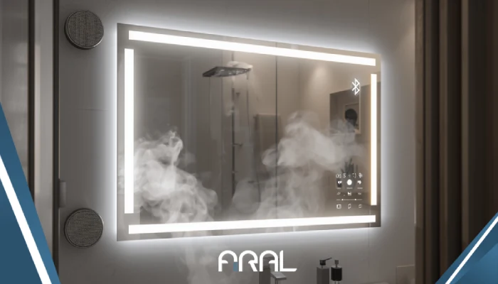 آینه هوشمند سرویس بهداشتی با نور LED و اسپیکر بلوتوث مخفی، همراه با گوشی متصل به آینه و پخش موسیقی در فضای حمام